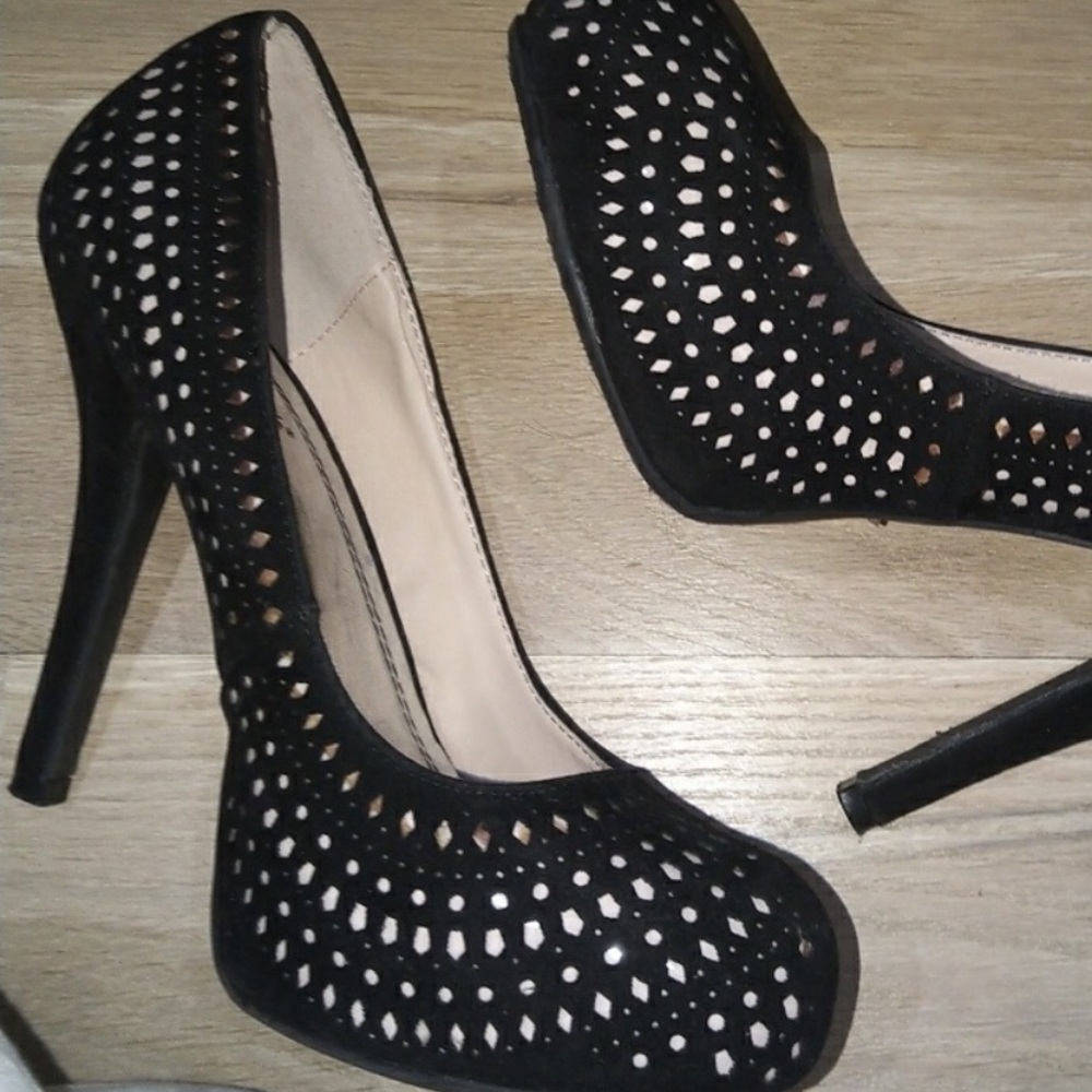Women’s Shoes 👠 - Picture 3 of 3